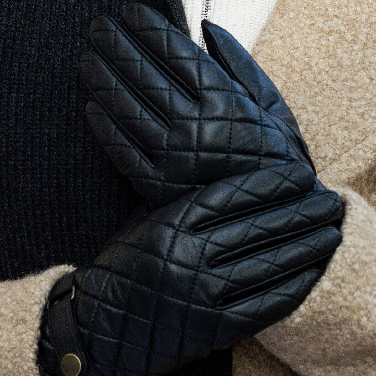 Sebastian (black) – Sheepskin leather gloves with snap closure & touchscreen feature - Leather Gloves Online - Flyclothing LLC