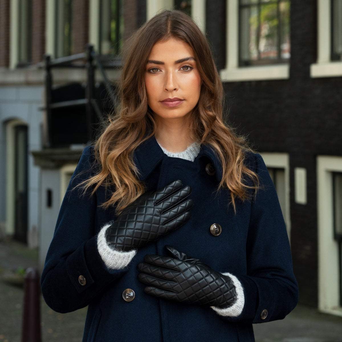 Selena (black) – Sheepskin leather gloves with diamond pattern and touchscreen feature - Leather Gloves Online - Flyclothing LLC