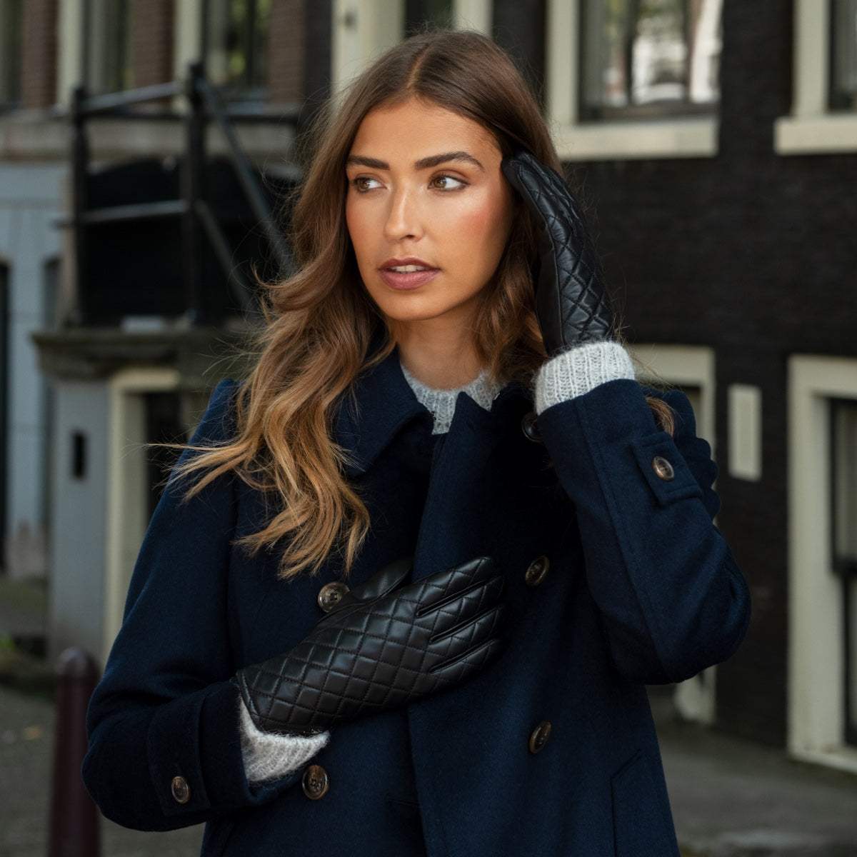 Selena (black) – Sheepskin leather gloves with diamond pattern and touchscreen feature - Leather Gloves Online - Flyclothing LLC