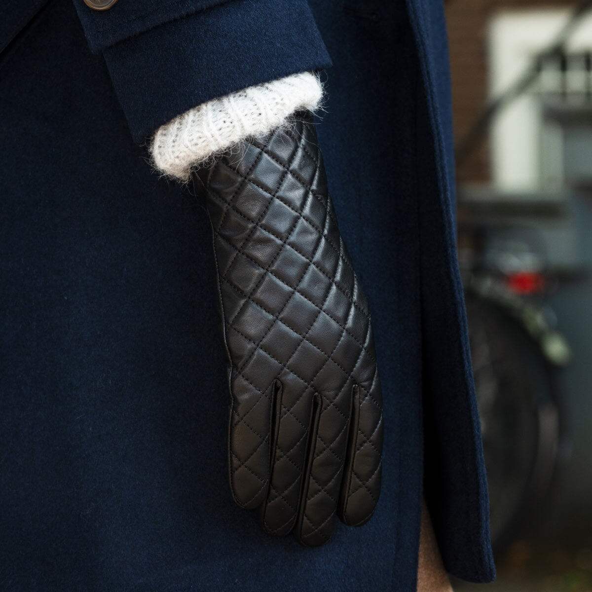 Selena (black) – Sheepskin leather gloves with diamond pattern and touchscreen feature - Leather Gloves Online - Flyclothing LLC