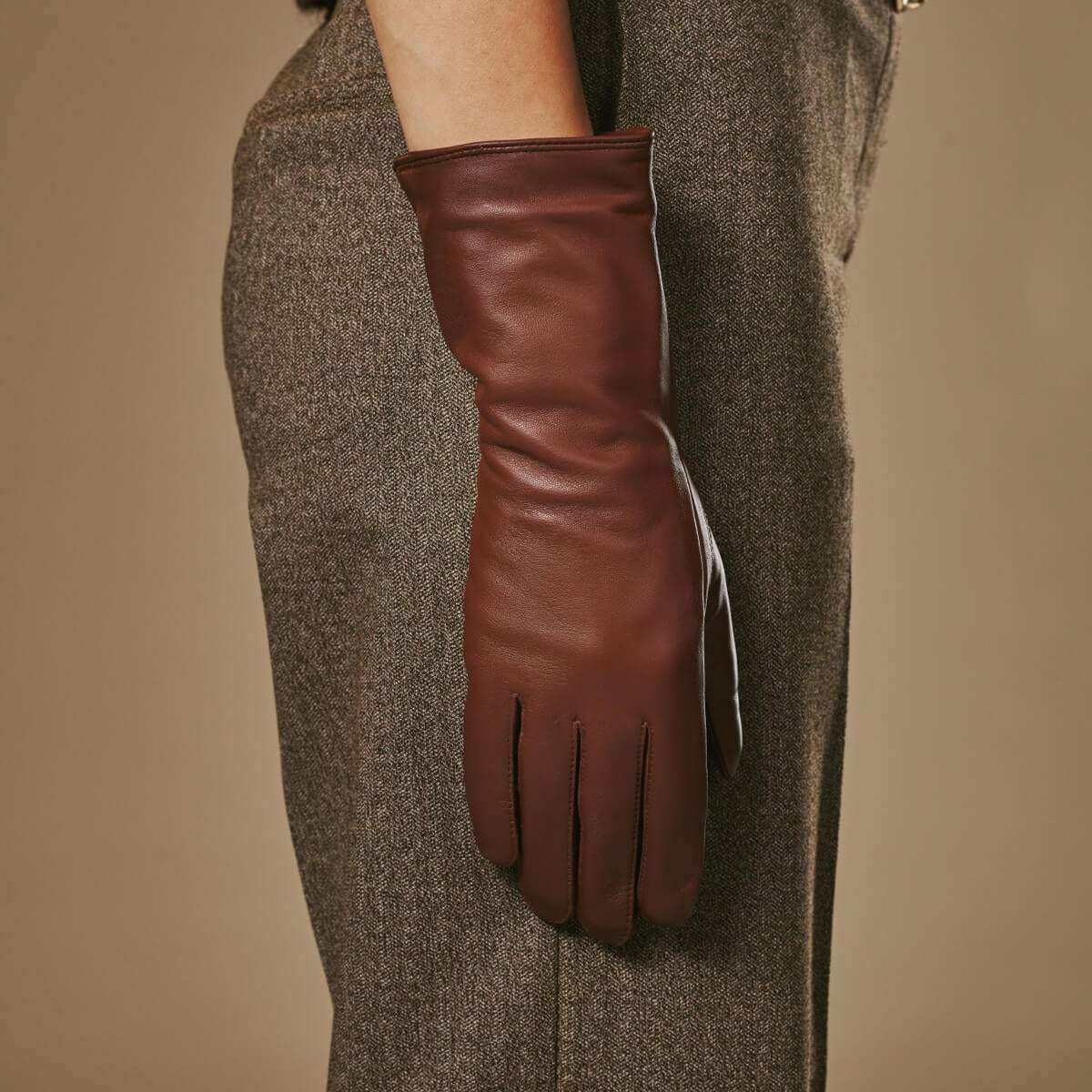 Skylar (brown) – Extra-long sheepskin leather gloves with wool/cashmere lining & touchscreen capability - Leather Gloves Online - Flyclothing LLC