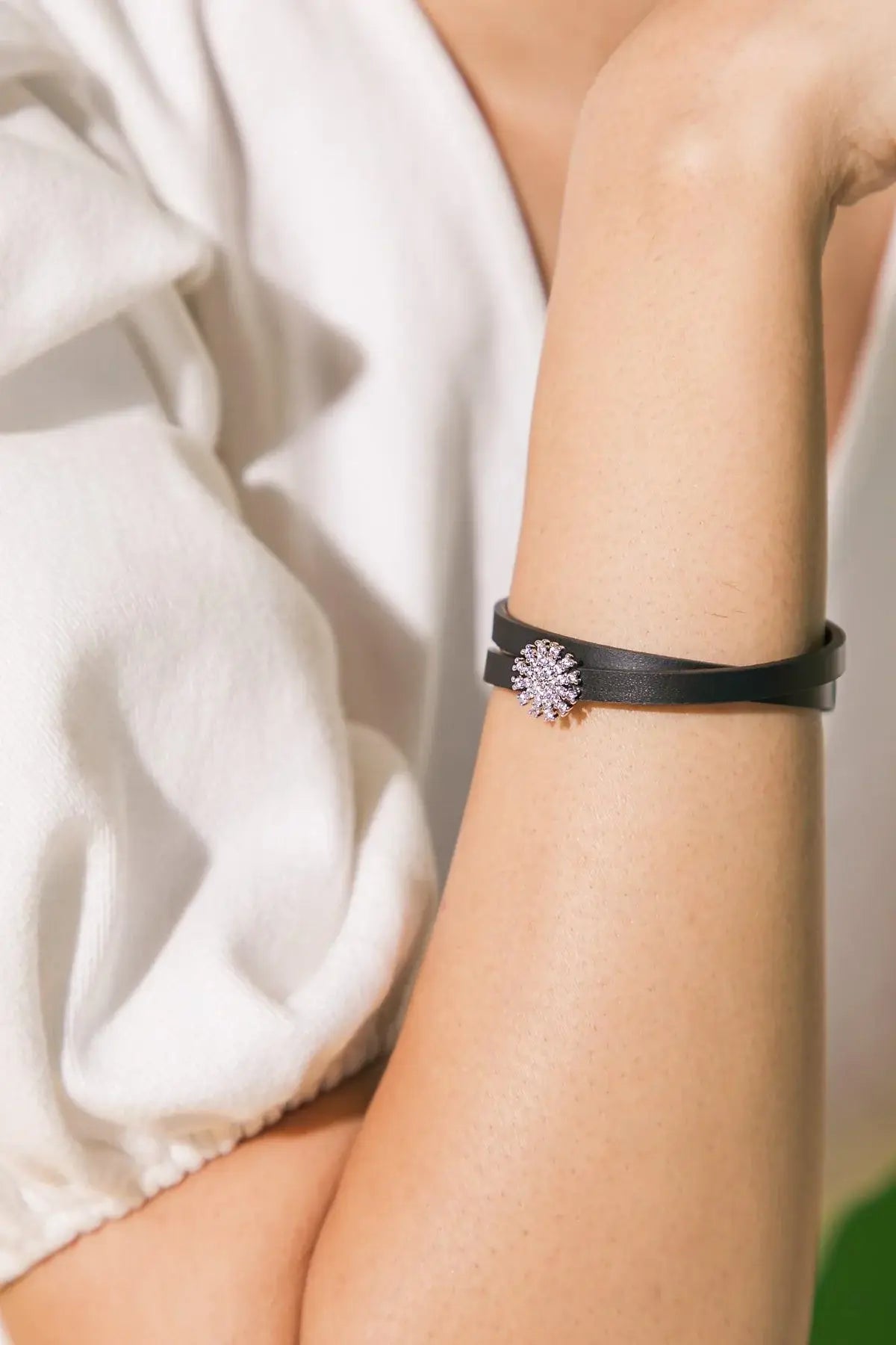 THE DAISY NEVER TAKE OFF BRACELET - Flying Tomato - Flyclothing LLC