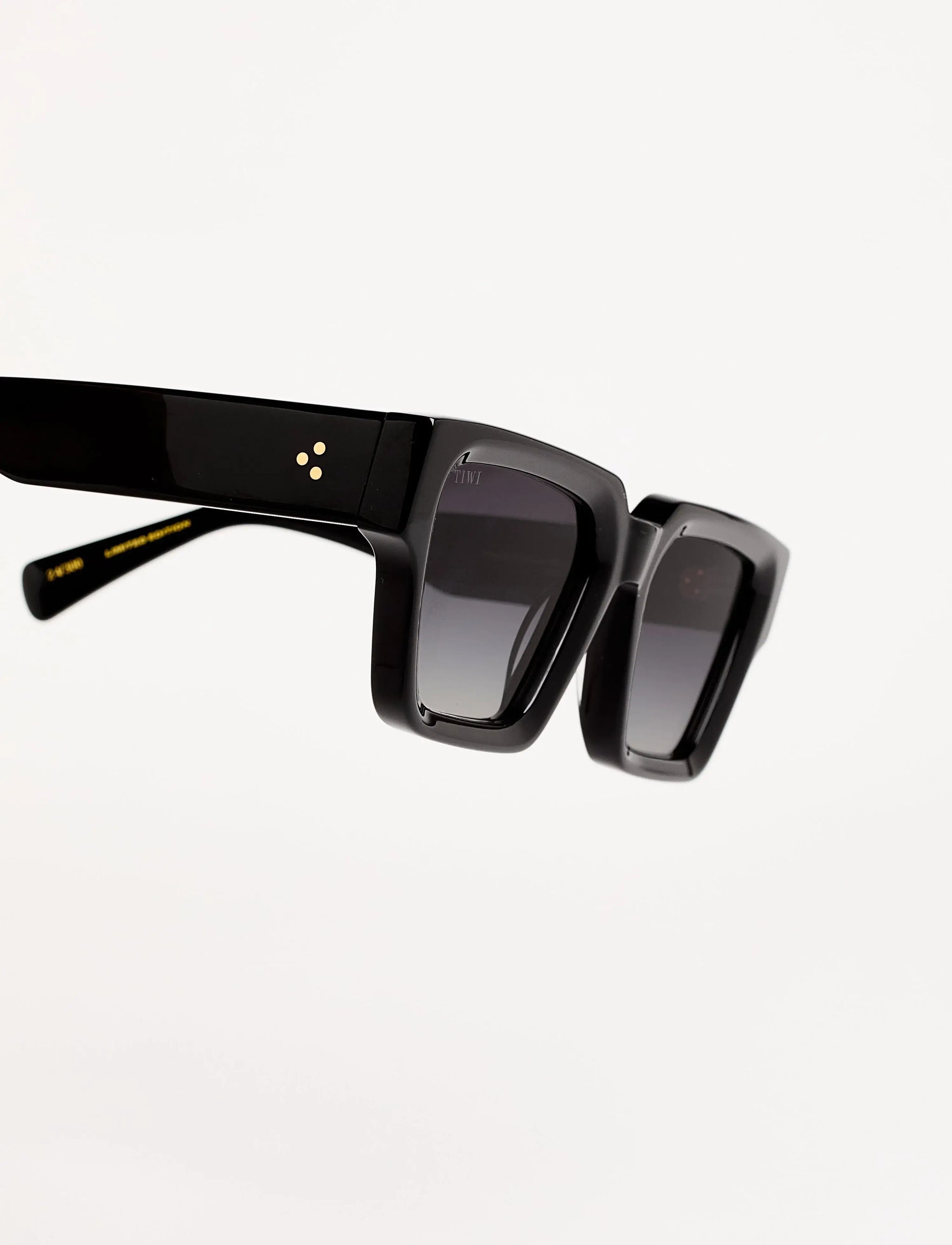 TOKIO LIMITED EDITION 1/300 - TIWI USA - Flyclothing LLC
