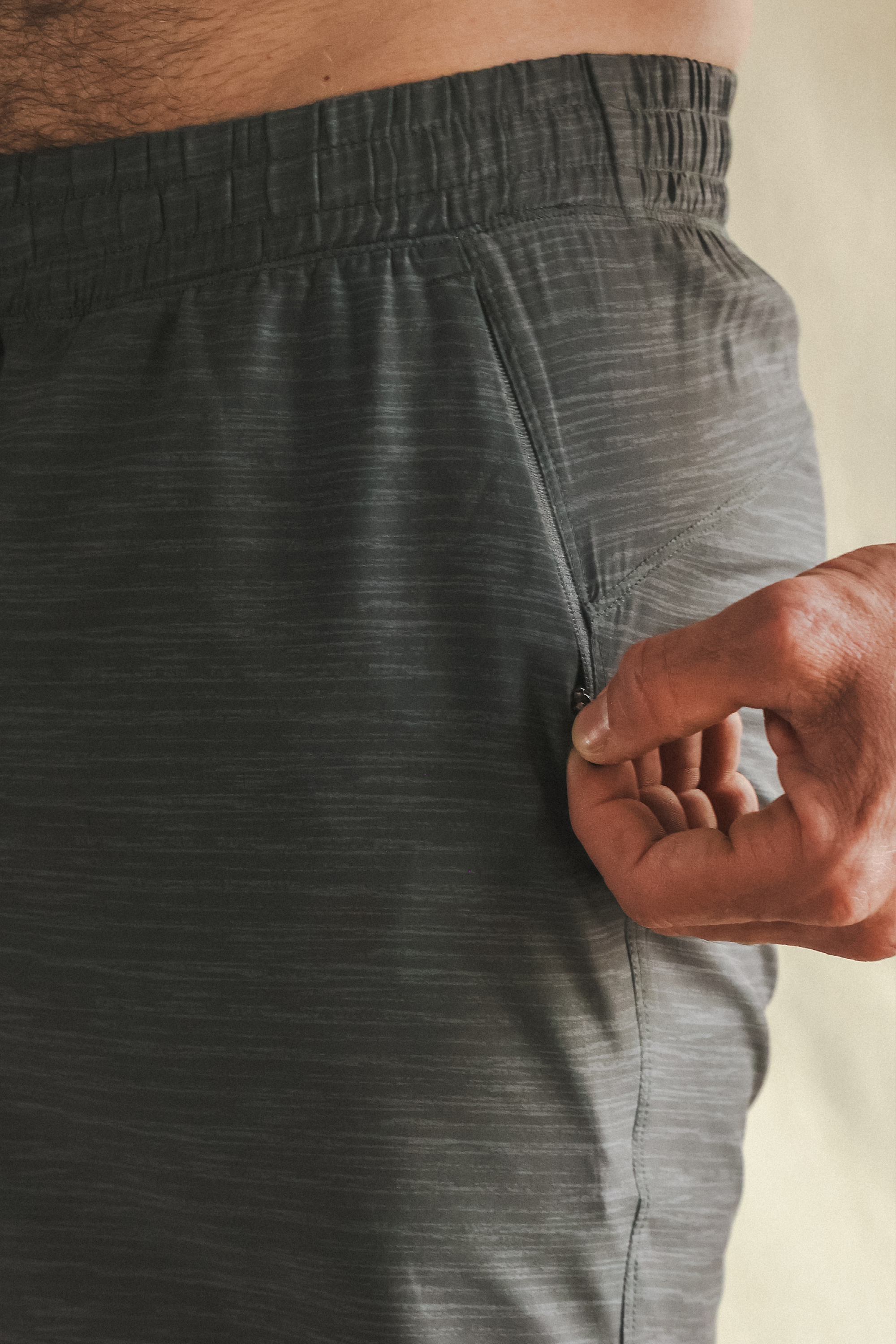 The Tribal Council | Grey Tonal Island Block Ball Hammock® 5 Inch Athletic Shorts