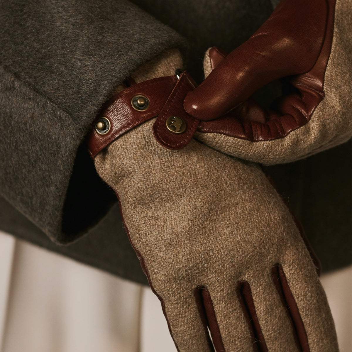 Violetta (brown) - Italian tweed women's gloves with touchscreen capability and adjustable snap button