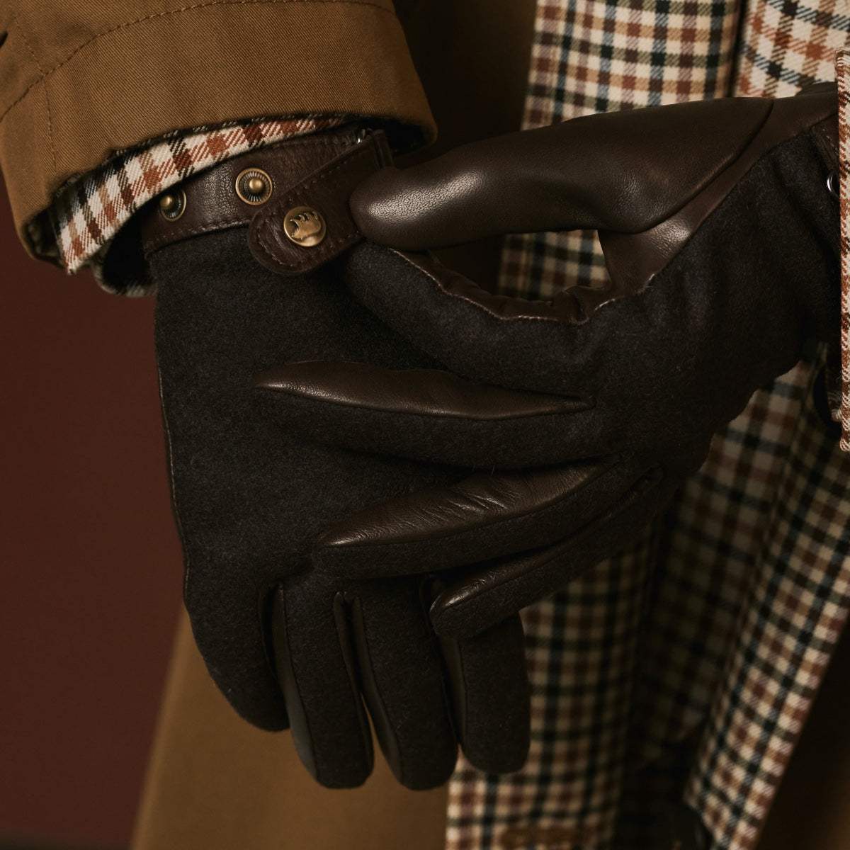 Violetta (dark brown) - Italian tweed women's gloves with touchscreen capability and adjustable snap button