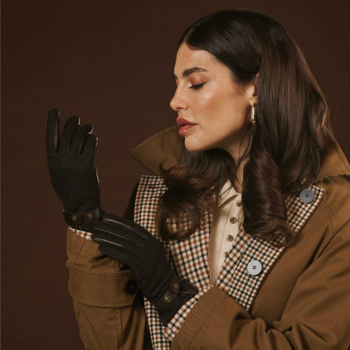 Violetta (dark brown) - Italian tweed women's gloves with touchscreen capability and adjustable snap button
