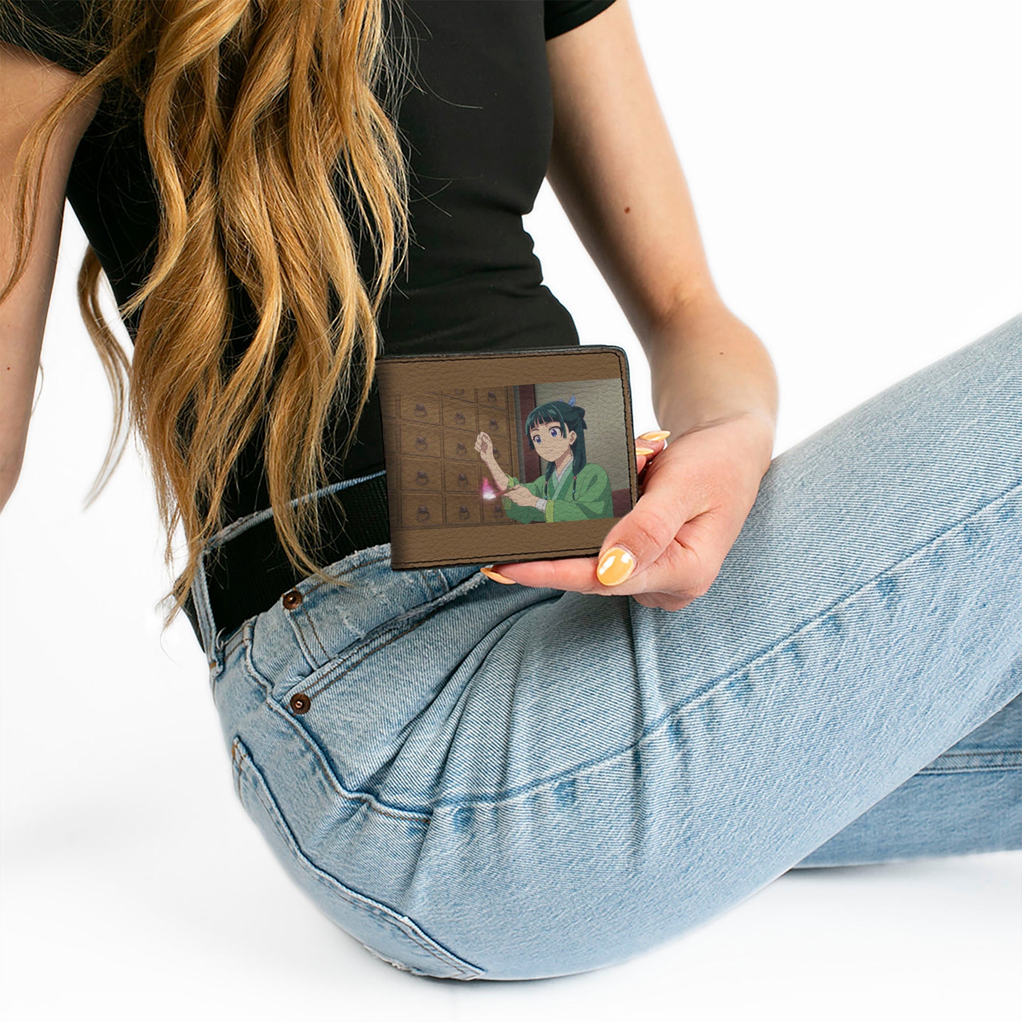 Bi-Fold Wallet - THE APOTHECARY DIARIES Mamao Pose and Title Logo Brown