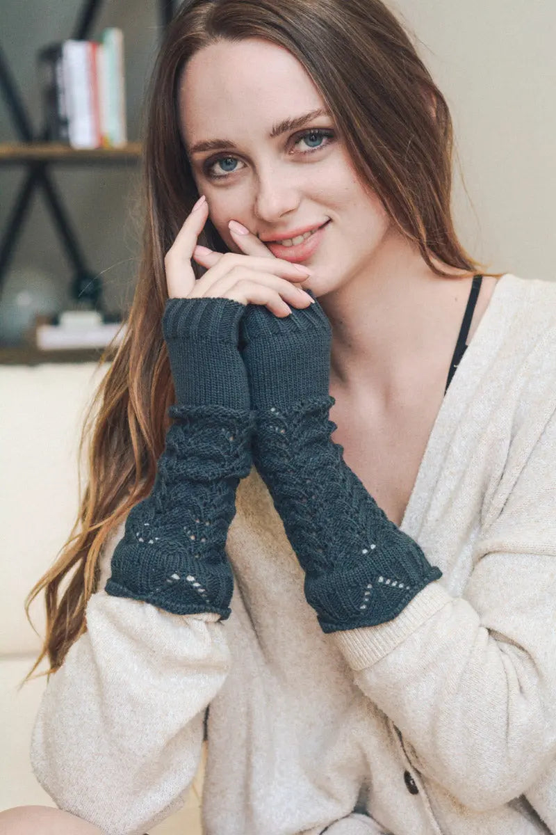 Texting-Friendly Arm Warmers – Trendy Winter Essentials ❄️📱