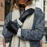 Zoey (black) – Sheepskin leather gloves with warm wool/cashmere lining & touchscreen function