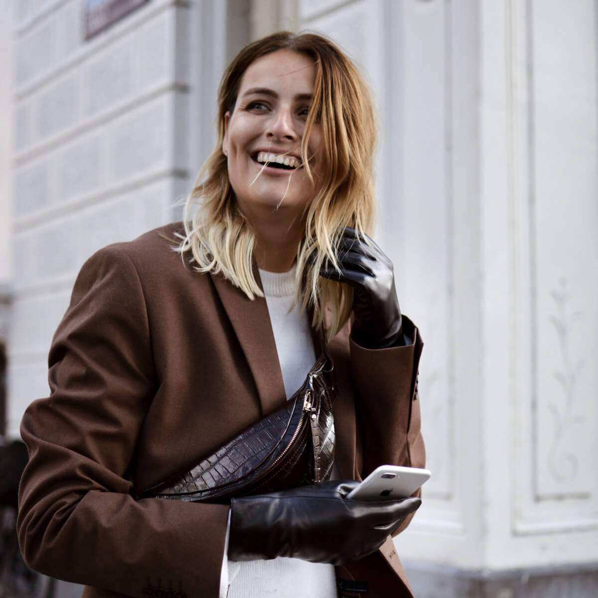 Zoey (black) – Sheepskin leather gloves with warm wool/cashmere lining & touchscreen function
