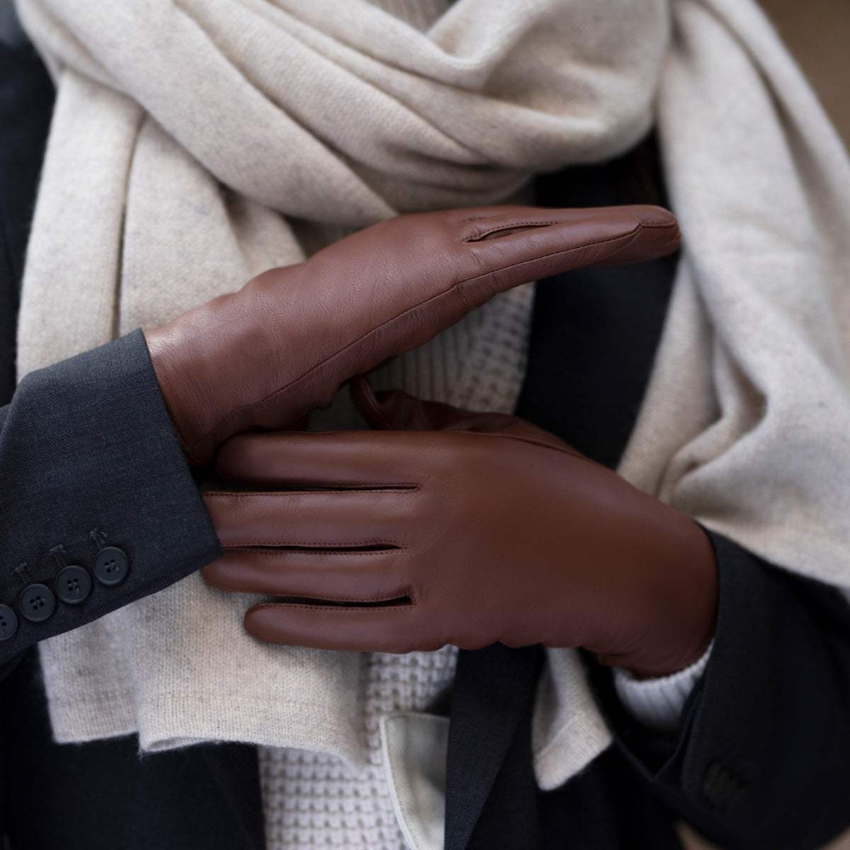 Zoey (brown) – Sheepskin leather gloves with warm wool/cashmere lining & touchscreen function