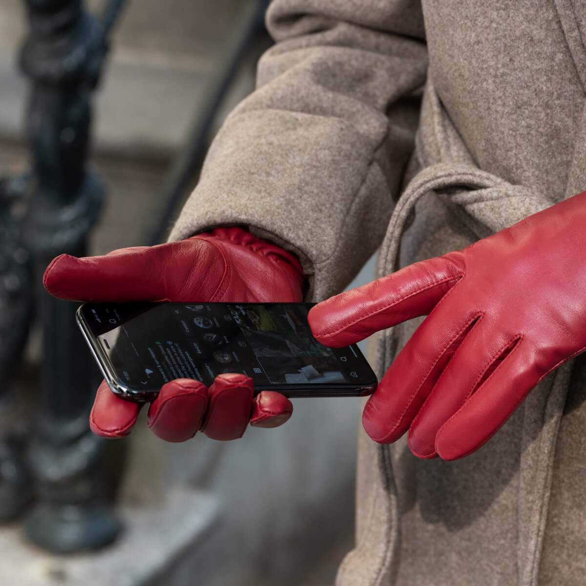 Zoey (red) – Sheepskin leather gloves with warm wool/cashmere lining & touchscreen function - Leather Gloves Online - Flyclothing LLC