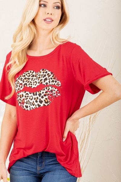Heimish Full Size Leopard Lip Round Neck Short Sleeve T-Shirt Plus Size - Trendsi