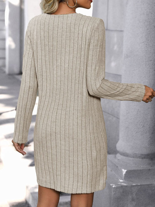 Vestido de punto de manga larga con escote en V
