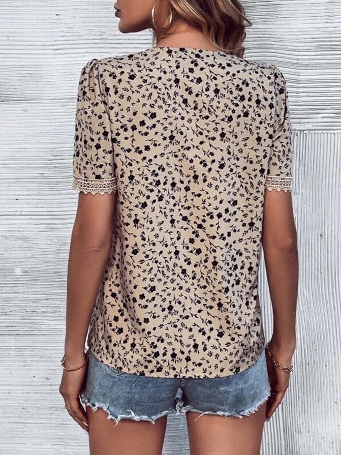 Full Size Printed V-Neck Short Sleeve Blouse - Trendsi