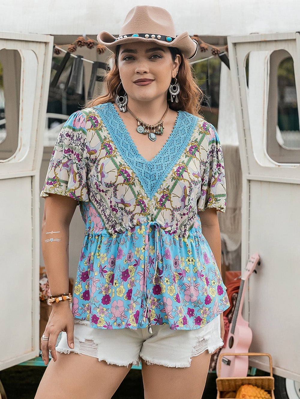 Plus Size Ruched Lace Detail Printed V-Neck Short Sleeve Blouse - Trendsi