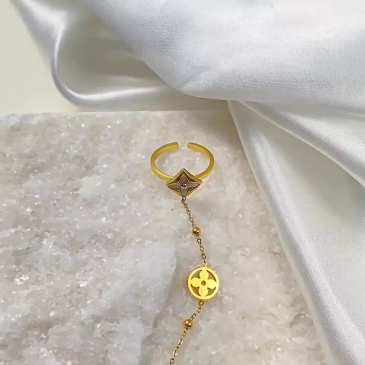 18K Gold-Plated Clover Charm Hand Chain Bracelet - Trendsi - Flyclothing LLC