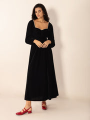 Vestido midi de manga larga con escote en forma de corazón