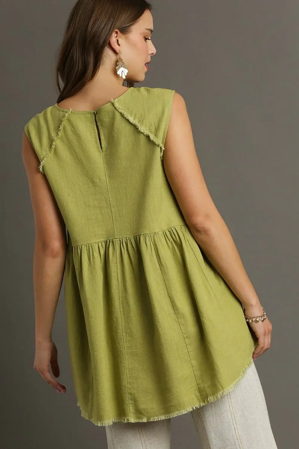 Umgee Full Size Raw Hem Linen Round Neck Sleeveless Top Plus Size - Trendsi - Flyclothing LLC