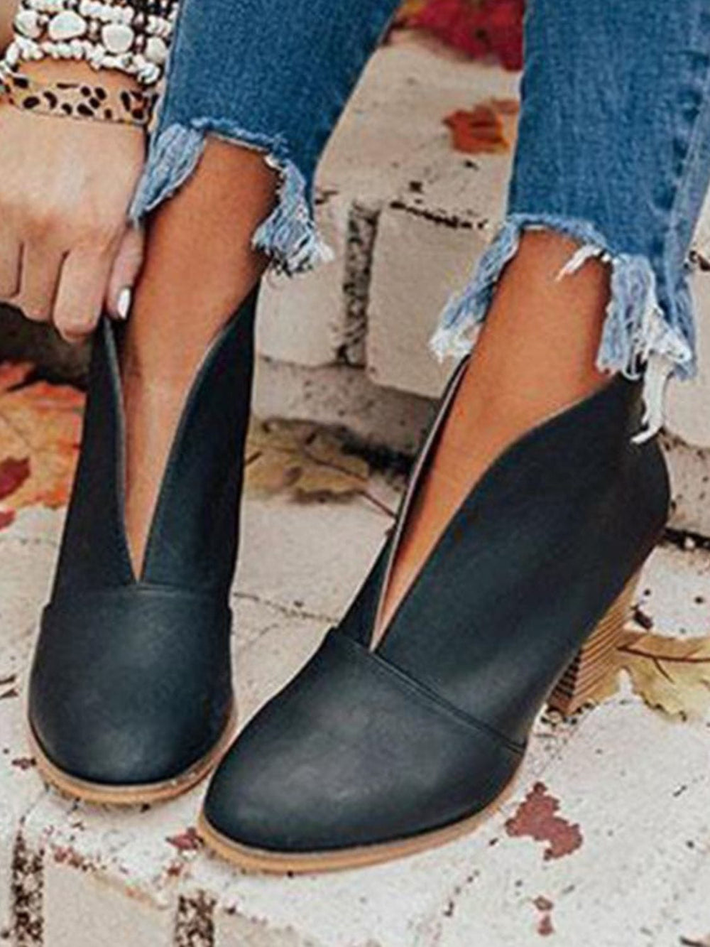 Point Toe Chunky Heeled Ankle Boots - Trendsi