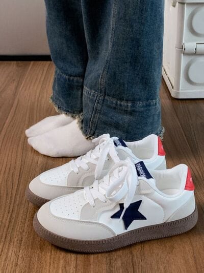 Contrast Star Lace-Up Athletic Sneakers - Trendsi