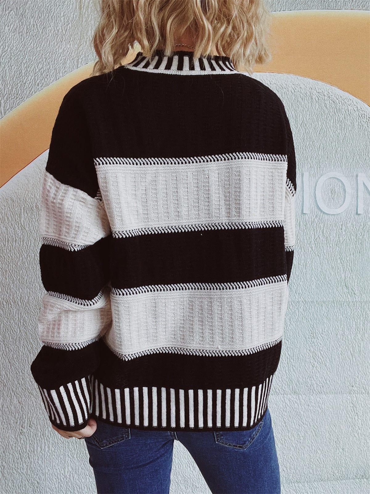 Contrast Round Neck Long Sleeve Sweater - Trendsi