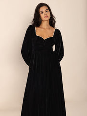 Vestido midi de manga larga con escote en forma de corazón