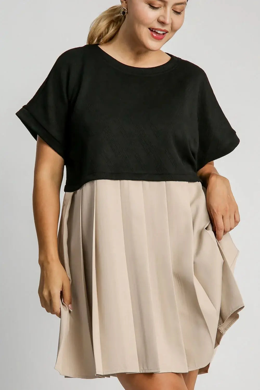 Umgee Full Size Round Neck Pleated Dress with Side Pockets Plus Size - Trendsi - Flyclothing LLC