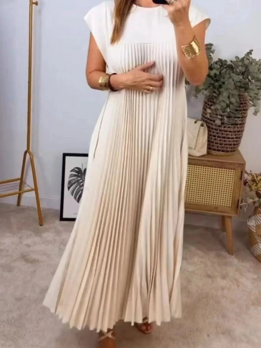 Full Size Pleated Round Neck Maxi Dress Plus Size - Trendsi