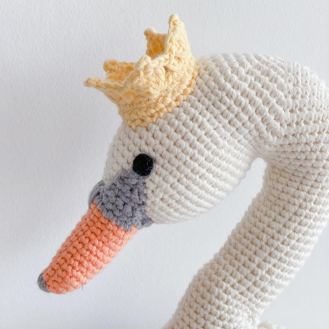 Fiona the swan - bebemoss.com - Flyclothing LLC