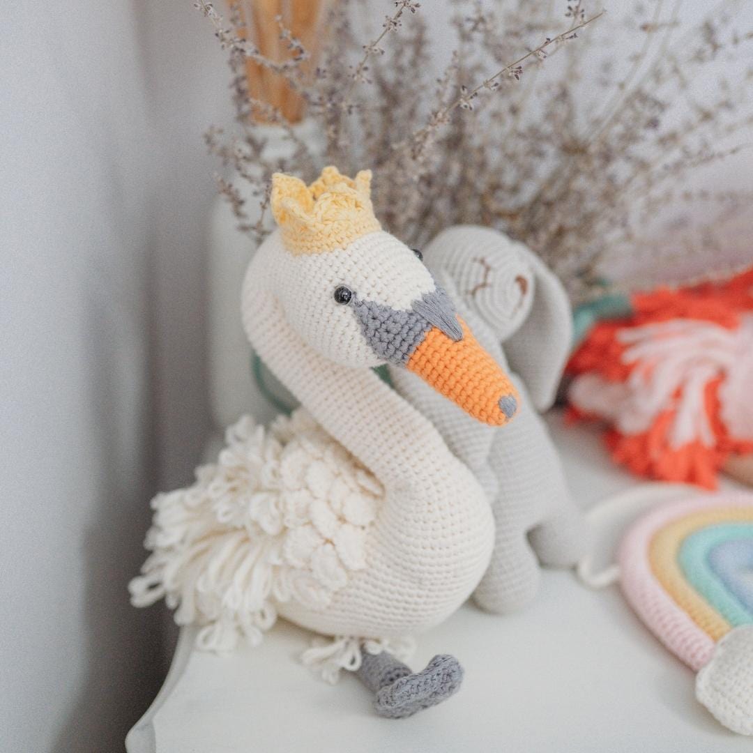 Fiona the swan - bebemoss.com - Flyclothing LLC