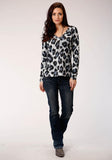 Roper Womens Gray Black And White Leopard Print Long Sleeve Knit Top - Roper