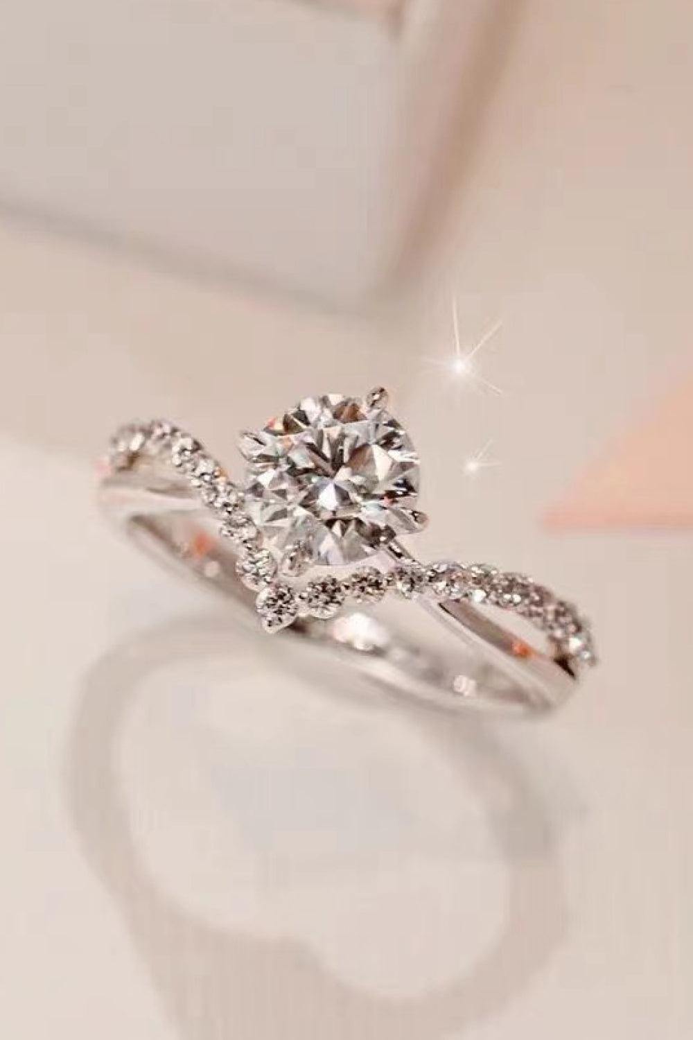 Bold Beauty 1 Carat Moissanite Heart-Shaped Ring - Trendsi