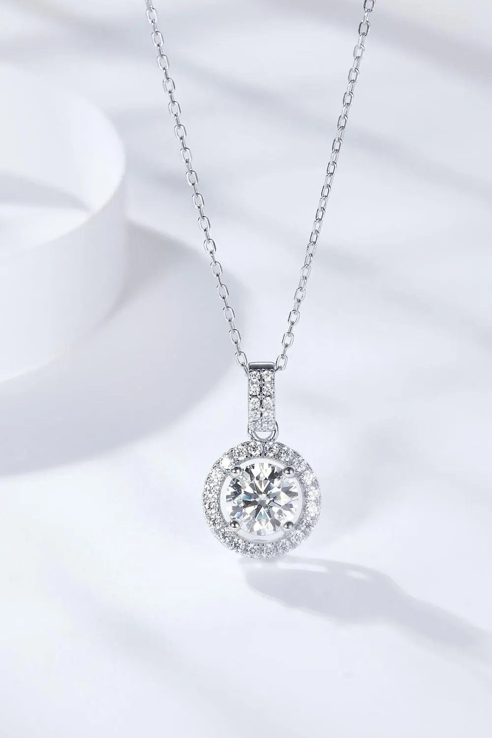 2 Carat Moissanite Round Pendant Necklace - Trendsi