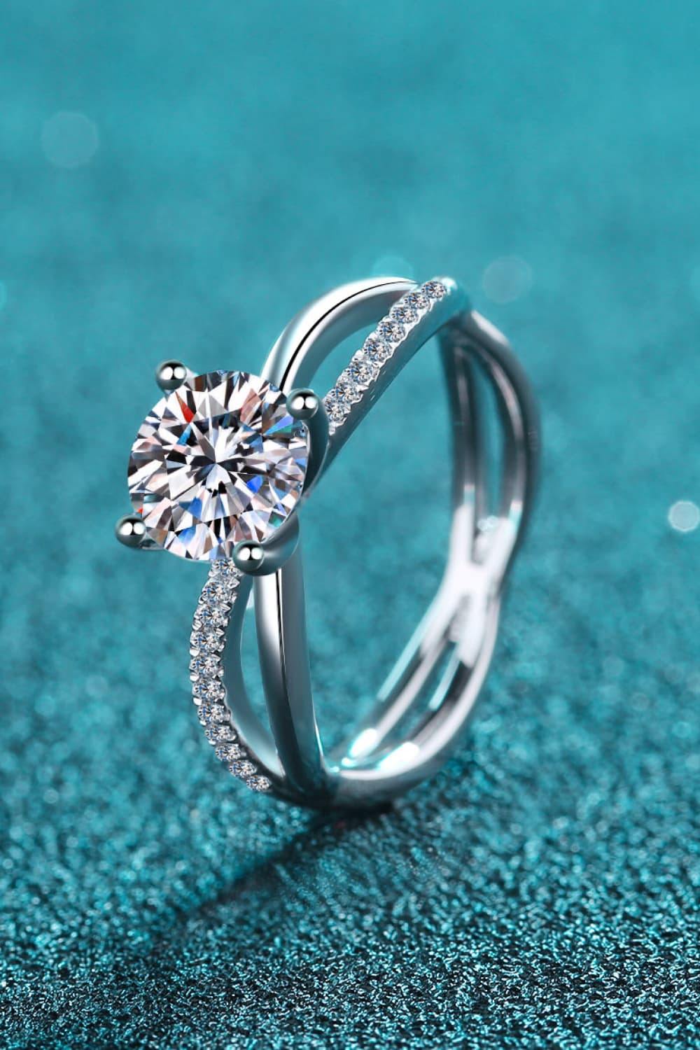 1 Carat Moissanite Crisscross Split Shank Ring - Trendsi