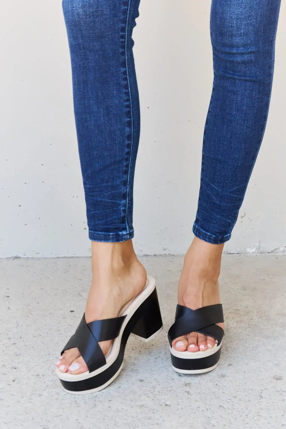 Weeboo Cherish The Moments Contrast Platform Sandals in Black - Trendsi - Flyclothing LLC