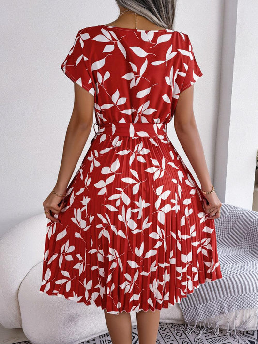 Printed Round Neck Short Sleeve Pleated Dress - Trendsi