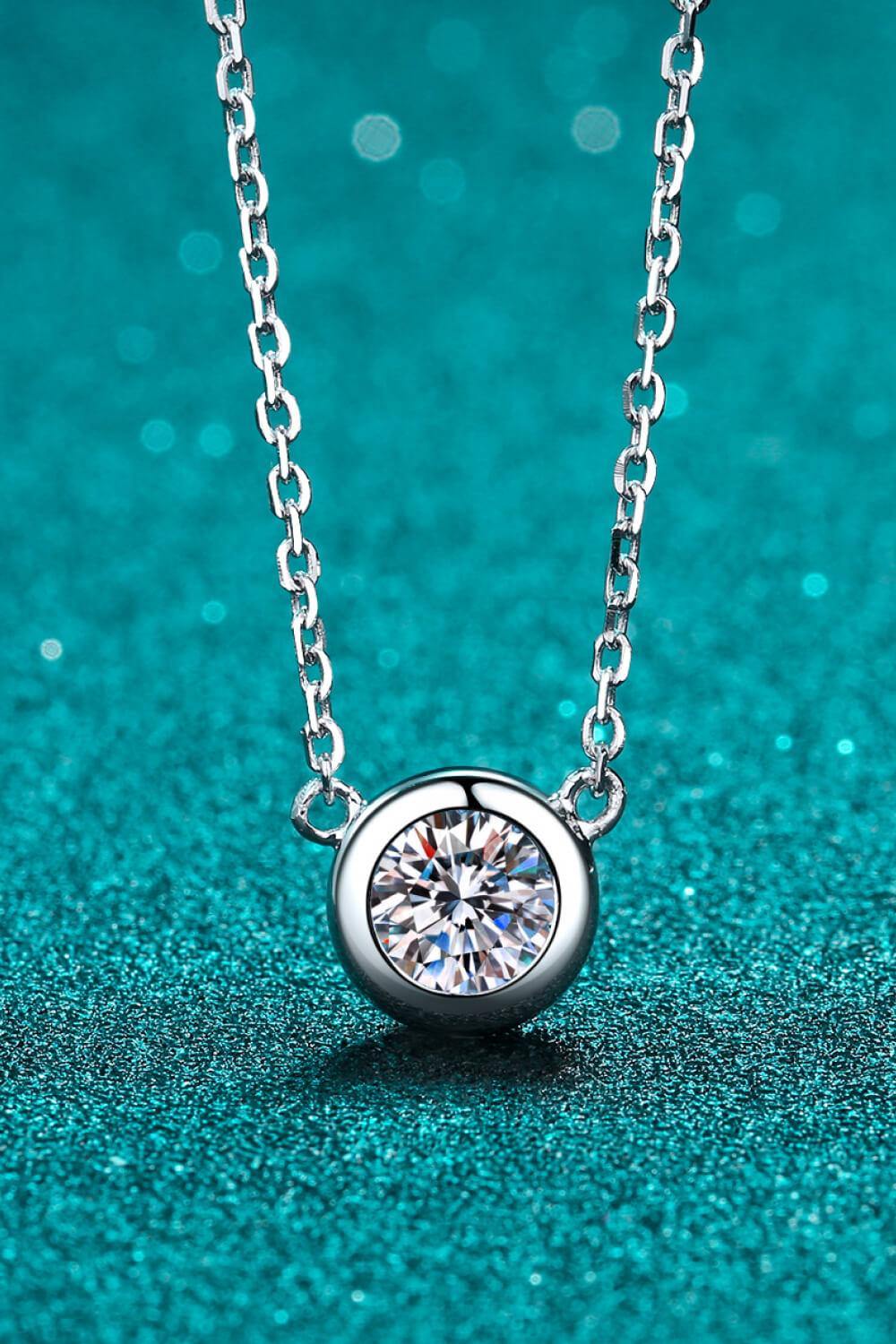 Moissanite Round Pendant Chain Necklace - Trendsi