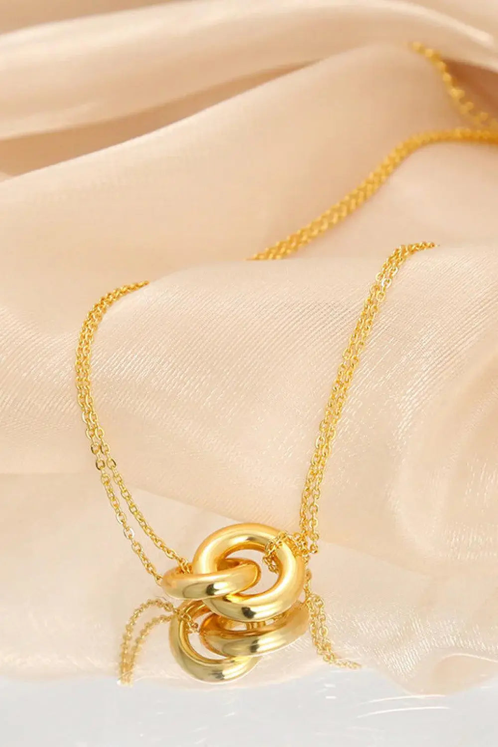 Linked Ring Pendant Chain Necklace - Trendsi - Flyclothing LLC