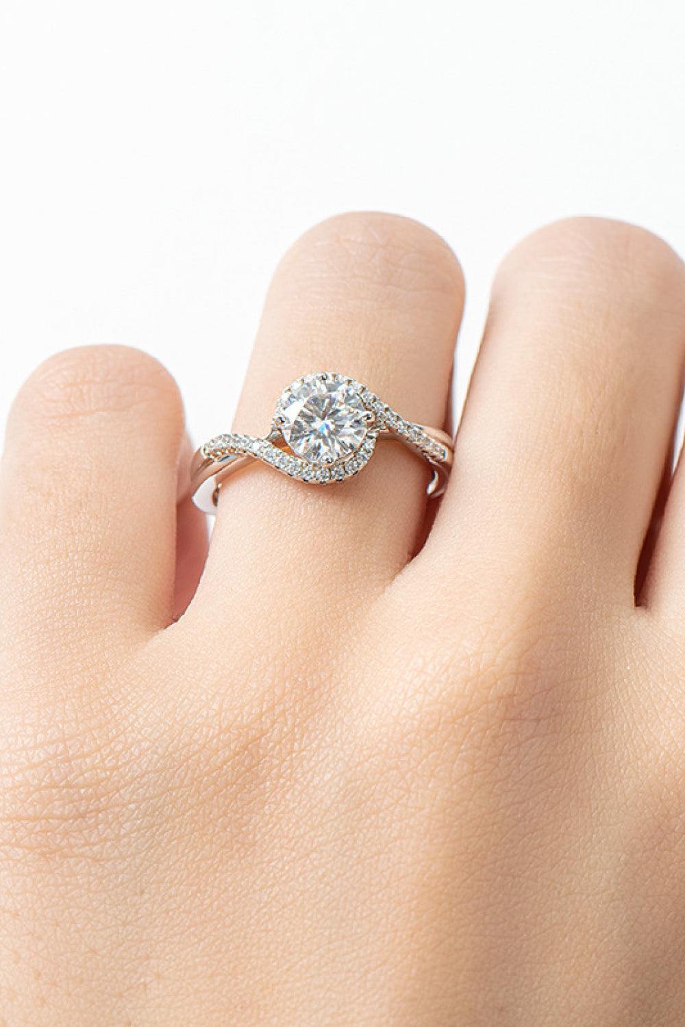 1 Carat Moissanite Crisscross Ring - Trendsi