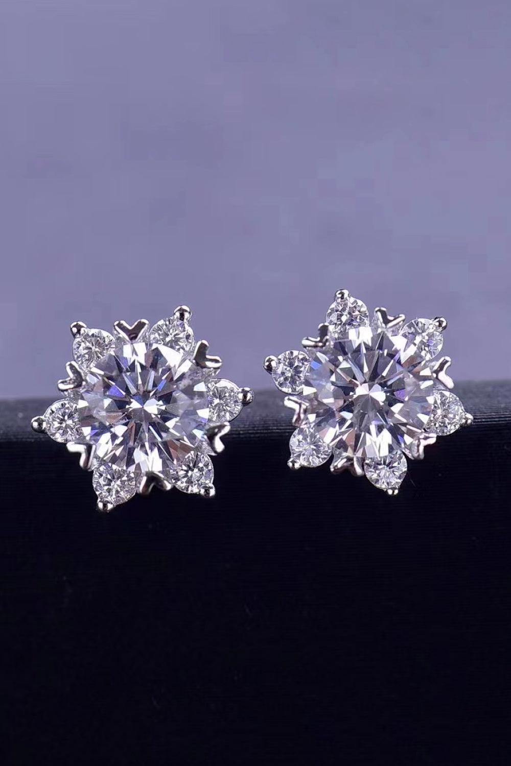 2 Carat Moissanite Floral Stud Earrings - Trendsi