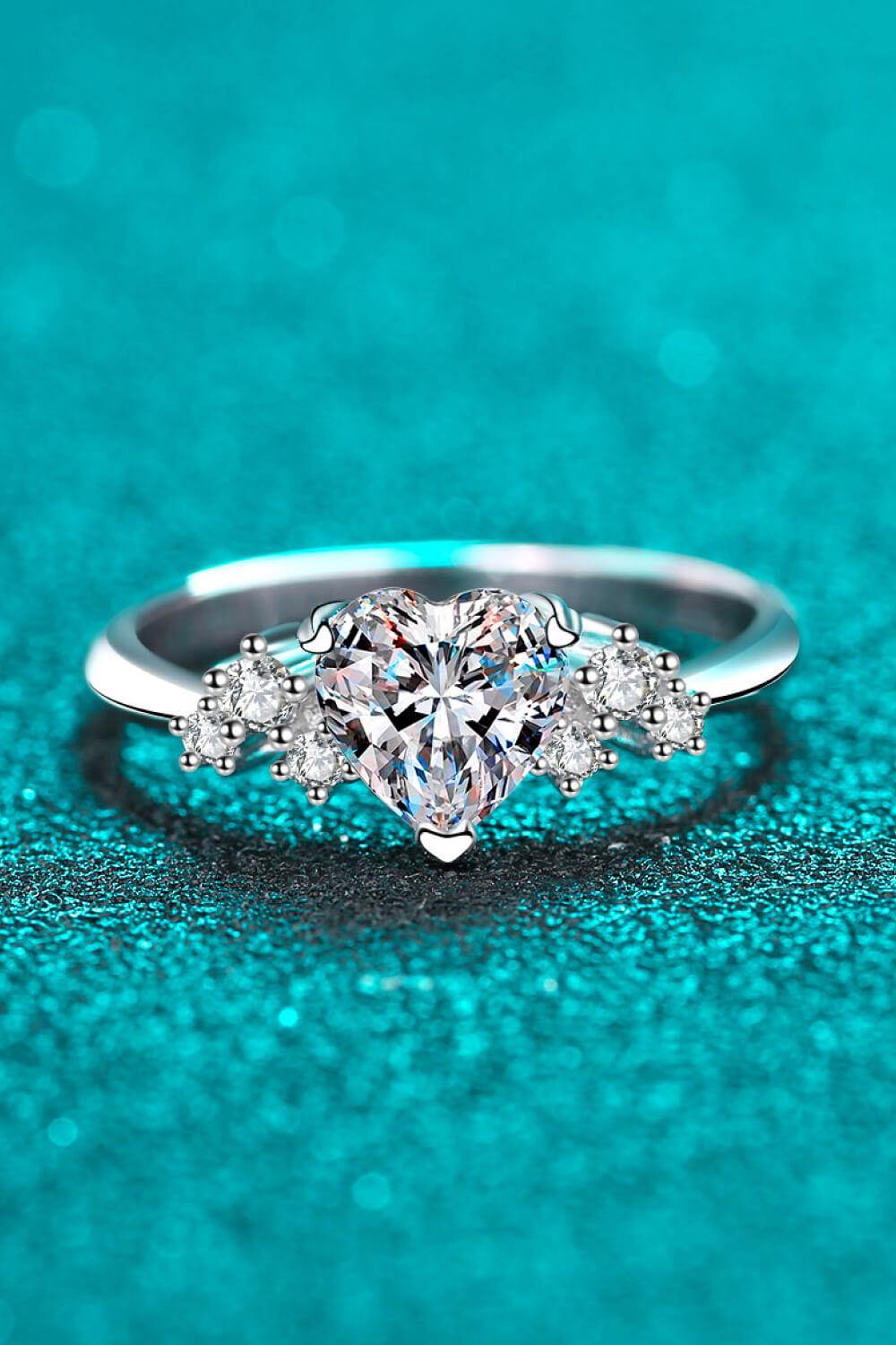 1 Carat Moissanite Heart Ring - Trendsi