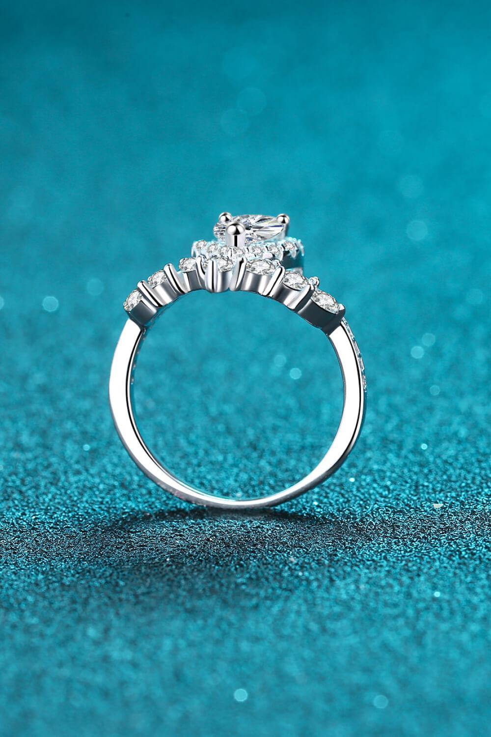 Stand Out Moissanite Ring - Flyclothing LLC