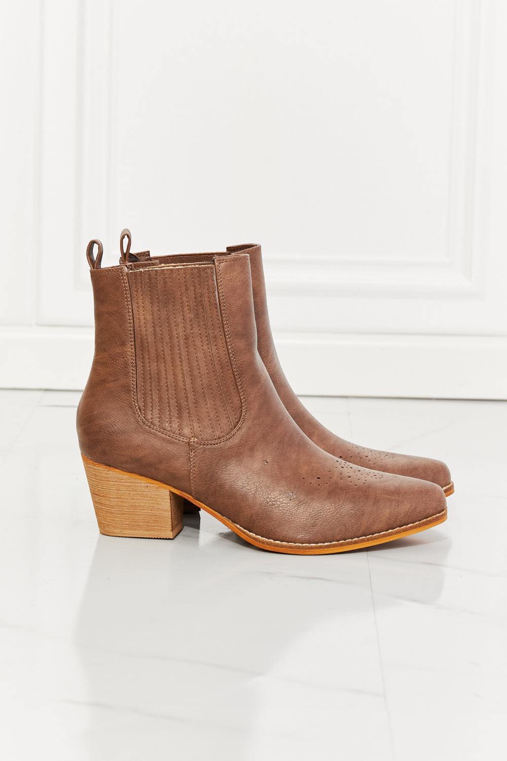 MMShoes Love the Journey Stacked Heel Chelsea Boot in Chestnut - Trendsi