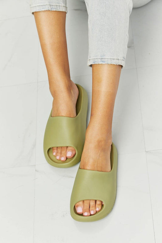 NOOK JOI In My Comfort Zone Slides in Green - Trendsi