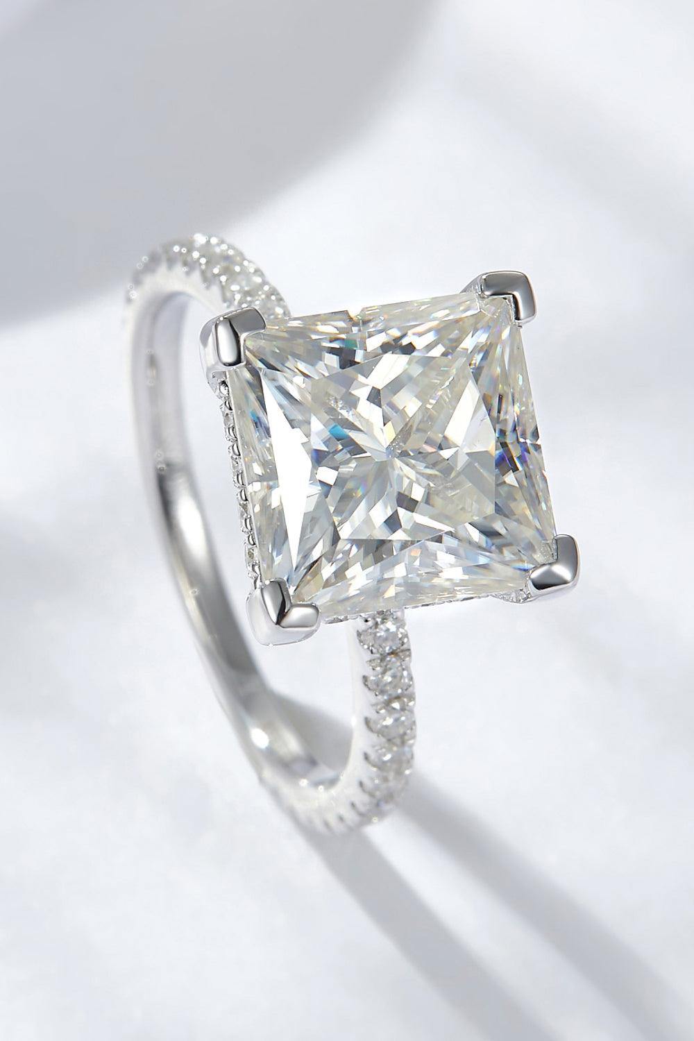 5.52 Carat Moissanite Side Stone Ring - Trendsi