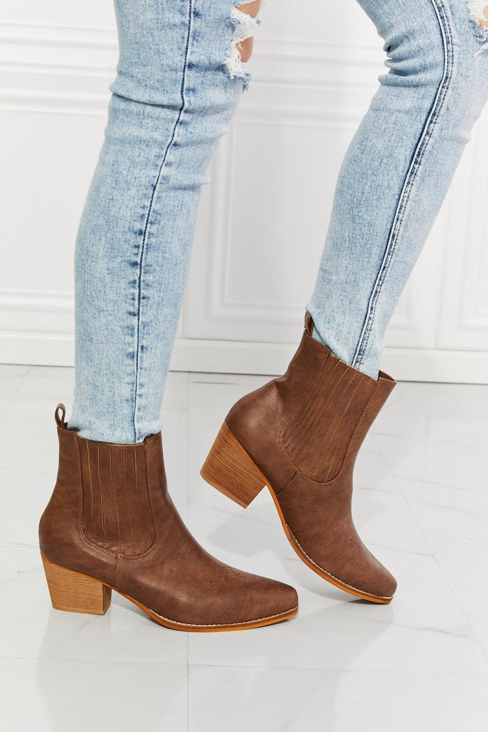 MMShoes Love the Journey Stacked Heel Chelsea Boot in Chestnut - Trendsi