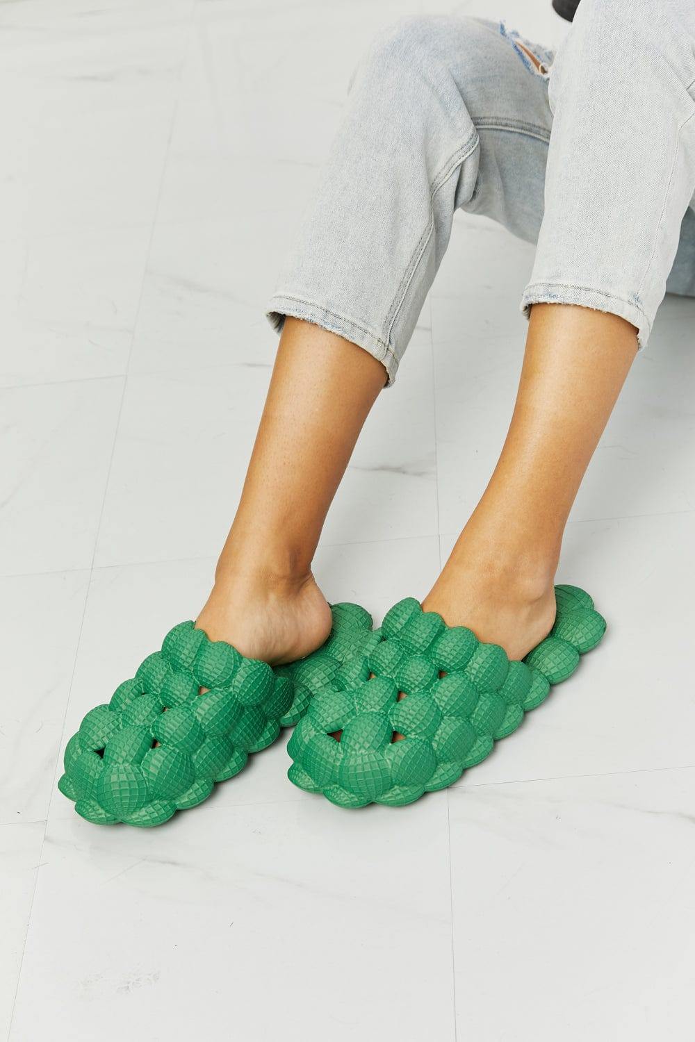 NOOK JOI Laid Back Bubble Slides in Green - Trendsi