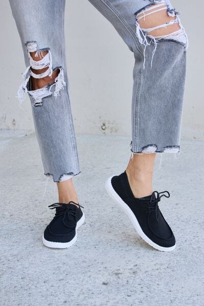 Forever Link Flat Round Toe Lace-Up Sneakers - Trendsi